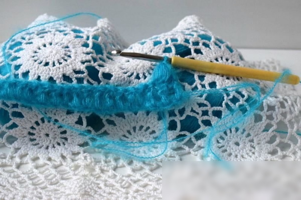 Häkelschal. Strickanleitungen für Anfänger, Schritt-für-Schritt-Beschreibung