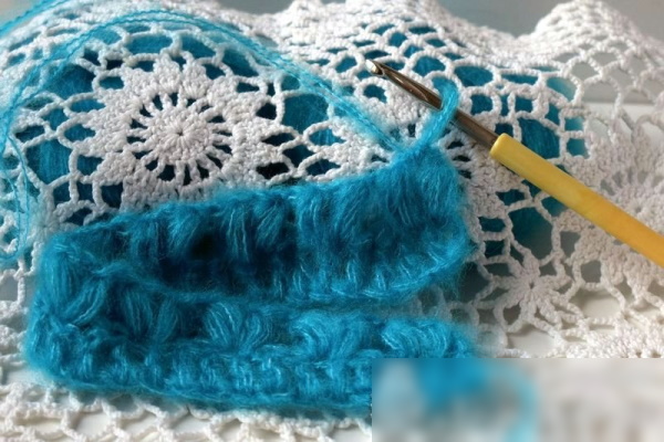Häkelschal. Strickanleitungen für Anfänger, Schritt-für-Schritt-Beschreibung