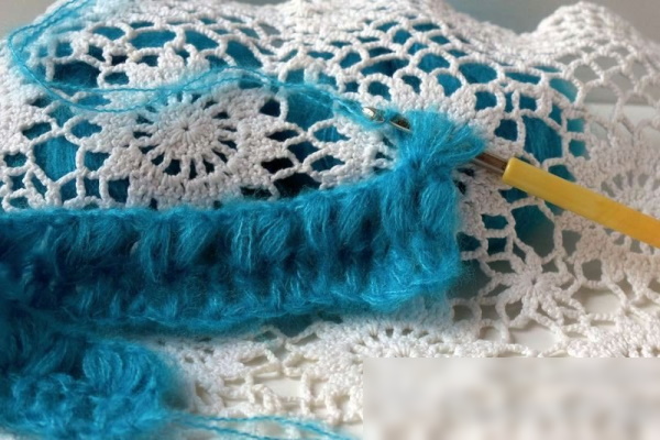 Häkelschal. Strickanleitungen für Anfänger, Schritt-für-Schritt-Beschreibung