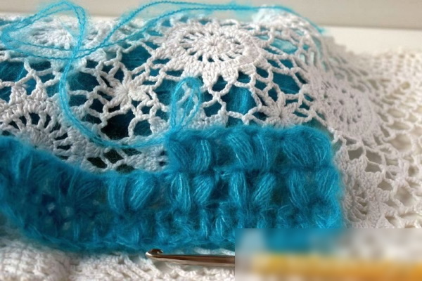 Häkelschal. Strickanleitungen für Anfänger, Schritt-für-Schritt-Beschreibung