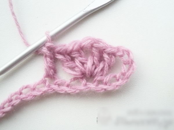 Häkelschal. Strickanleitungen für Anfänger, Schritt-für-Schritt-Beschreibung