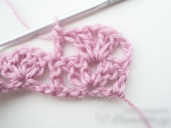 Häkelschal. Strickanleitungen für Anfänger, Schritt-für-Schritt-Beschreibung