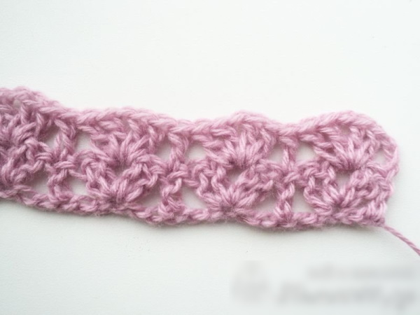 Häkelschal. Strickanleitungen für Anfänger, Schritt-für-Schritt-Beschreibung