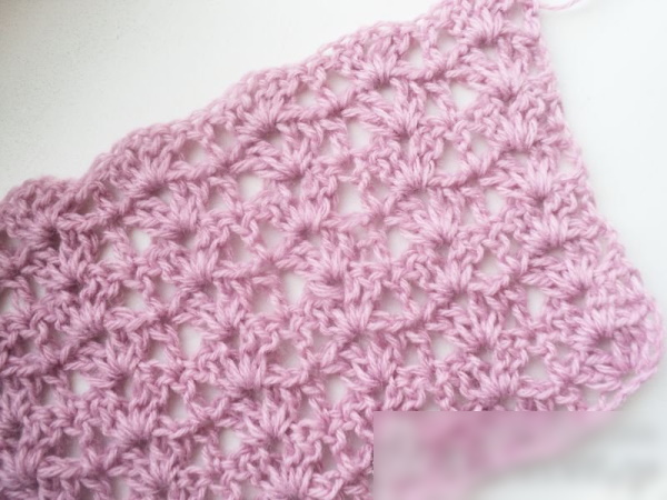 Häkelschal. Strickanleitungen für Anfänger, Schritt-für-Schritt-Beschreibung