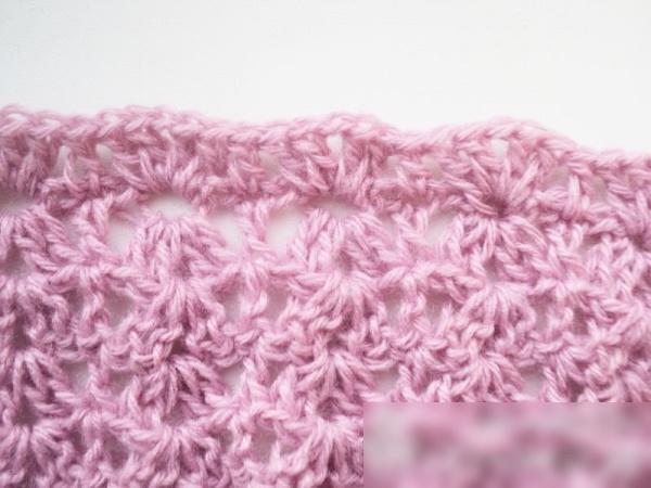 Häkelschal. Strickanleitungen für Anfänger, Schritt-für-Schritt-Beschreibung