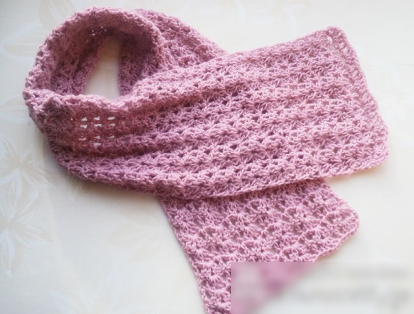 Häkelschal. Strickanleitungen für Anfänger, Schritt-für-Schritt-Beschreibung