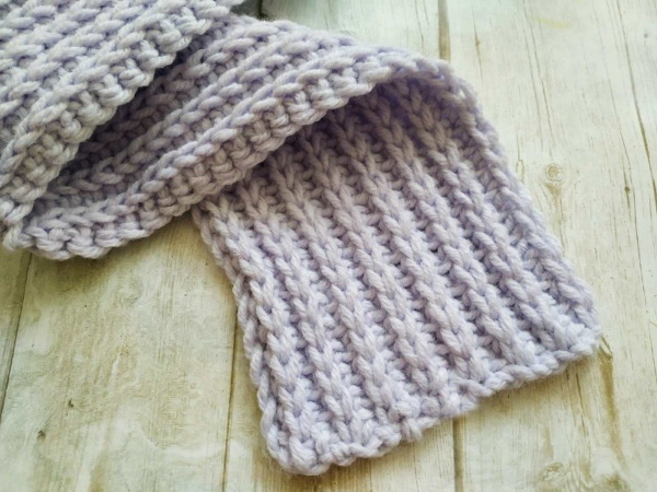 Häkelschal. Strickanleitungen für Anfänger, Schritt-für-Schritt-Beschreibung