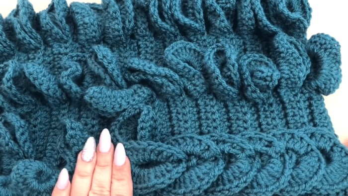 Häkelschal. Strickanleitungen für Anfänger, Schritt-für-Schritt-Beschreibung