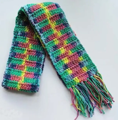 Häkelschal. Strickanleitungen für Anfänger, Schritt-für-Schritt-Beschreibung