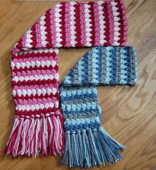 Häkelschal. Strickanleitungen für Anfänger, Schritt-für-Schritt-Beschreibung