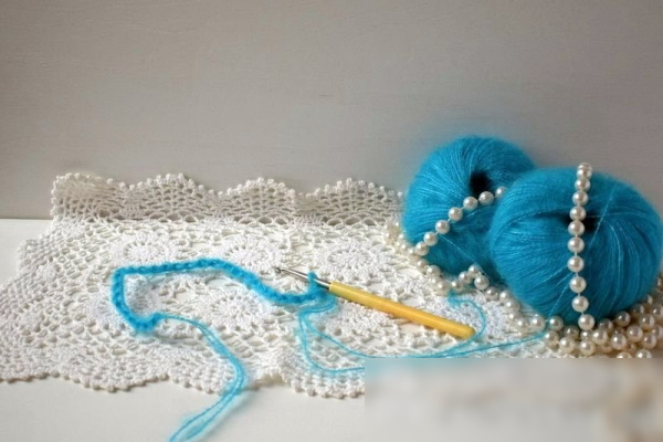 Häkelschal. Strickanleitungen für Anfänger, Schritt-für-Schritt-Beschreibung