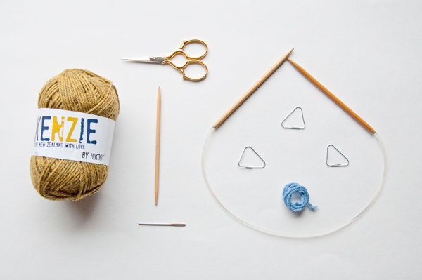 Umschlagfäustlinge. Wie man Männer, Kinder, Frauen Stricknadeln strickt, häkelt