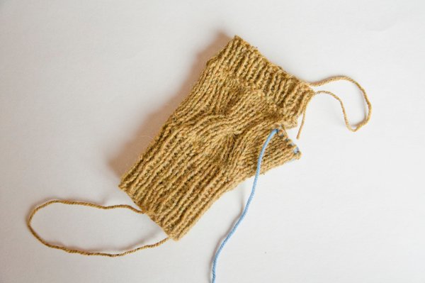Umschlagfäustlinge. Wie man Männer, Kinder, Frauen Stricknadeln strickt, häkelt