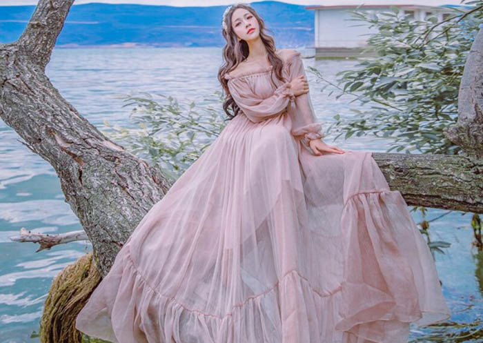 Chiffonkleid mit langen Ärmeln. Schnittmuster für Knielänge, Midi, lange Länge