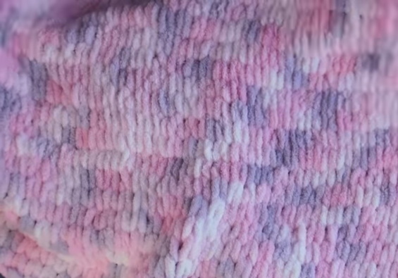 Decke aus Plüschgarn, gehäkelt, handgestrickt, gestrickt. Schemata mit Beschreibung
