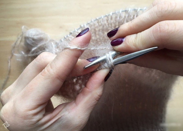 Tokari-Mütze aus Mohair mit englischen elastischen Stricknadeln