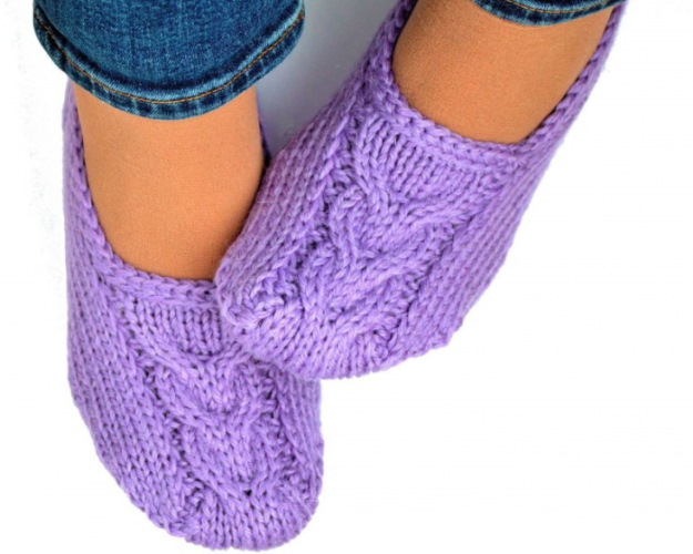 Socken mit Zopf in der Mitte