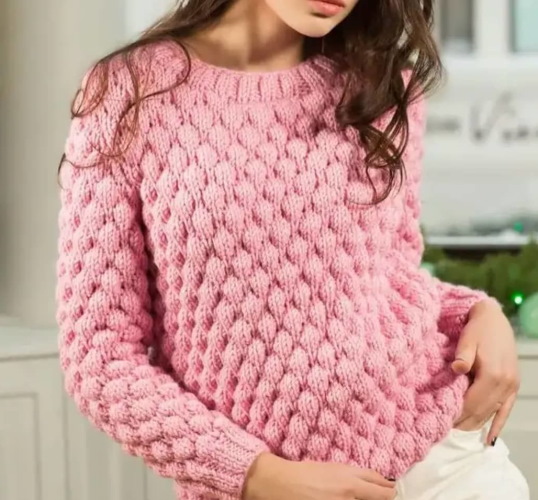 Damenpullover mit Stricknadeln. So stricken Sie etwas Schönes, Einfaches und Originelles.
