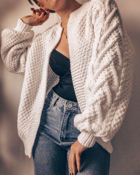 Übergroße Strickjacke gestrickt. Schema mit Beschreibung für Frauen