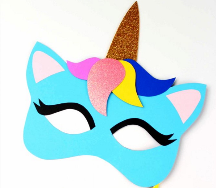 DIY-Papiermaske für Kinder. Einhorn