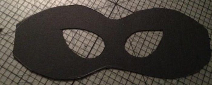 DIY-Maske für Kinder aus Papier und Pappe. Karnevals- und Theatervorlagen