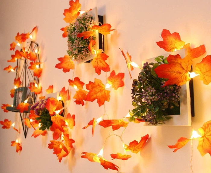 Herbstliches Papierbasteln. Girlande aus Blättern und Papier