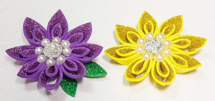 Blumen aus Glitzer-Foamiran