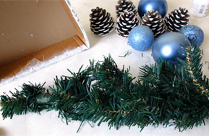 Weihnachtsbaum (Tannenbaum) Neujahrsbasteln mit eigenen Händen aus Pappe, Papier, Schrott
