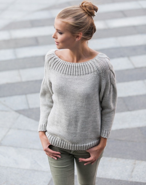 Damen-Jugendpullover, mit großen Stricknadeln aus dickem Garn gestrickt. Schemata