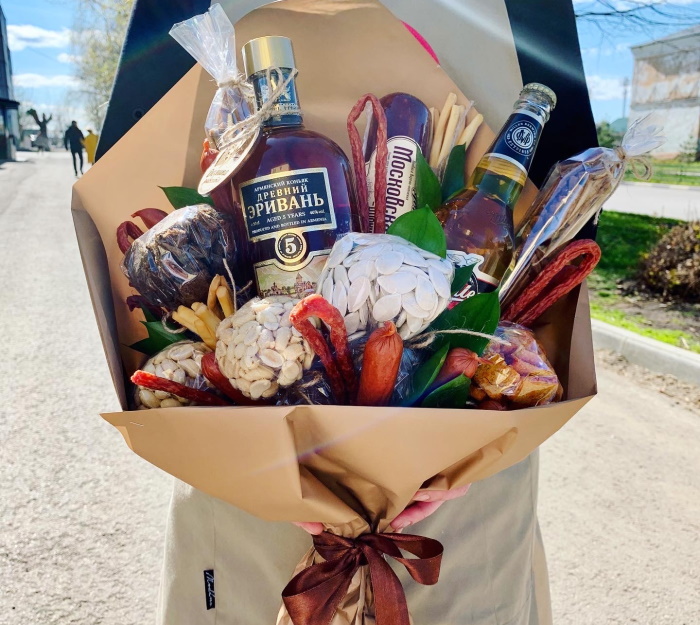 Blumenstrauß für einen Mann: essbar, Bier, ungewöhnliches Geschenk aus Essen