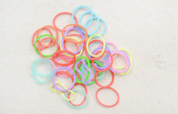 Wunderschöne Armbänder aus Gummibändern. Webmuster, wie man webt