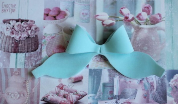 DIY Foamiran-Schleifen: Neujahrsschleifen mit Pailletten
