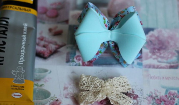 DIY Foamiran-Schleifen: Neujahrsschleifen mit Pailletten