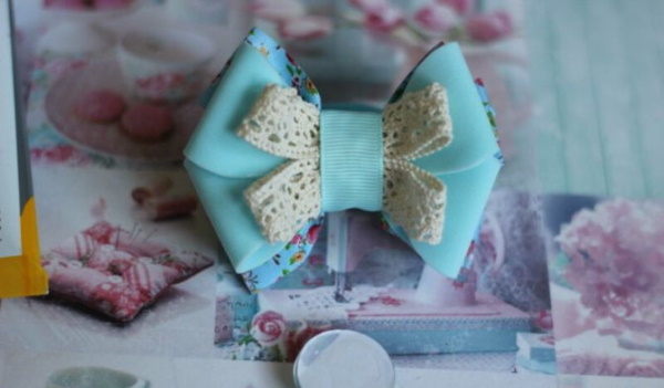 DIY Foamiran-Schleifen: Neujahrsschleifen mit Pailletten
