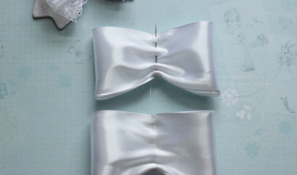 DIY Foamiran-Schleifen: Neujahrsschleifen mit Pailletten