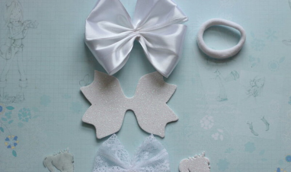 DIY Foamiran-Schleifen: Neujahrsschleifen mit Pailletten