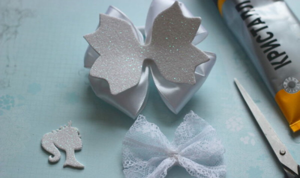 DIY Foamiran-Schleifen: Neujahrsschleifen mit Pailletten