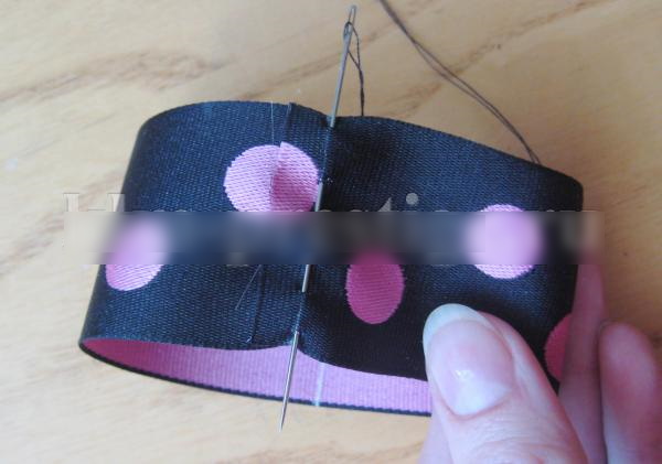 Schleifen aus Ripsband mit eigenen Händen 2,5-4-5 cm, Schule für Mädchen
