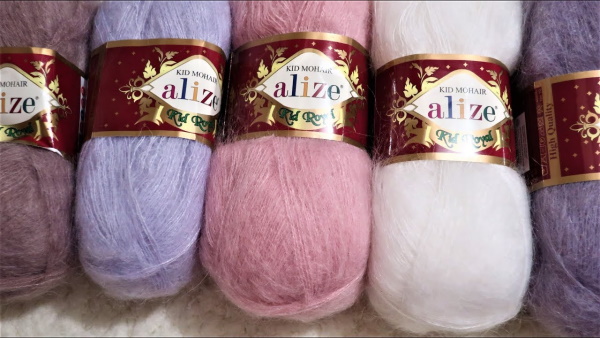 Mit Stricknadeln gestrickte Mohairmützen. Schemata, Beschreibung, Fotos