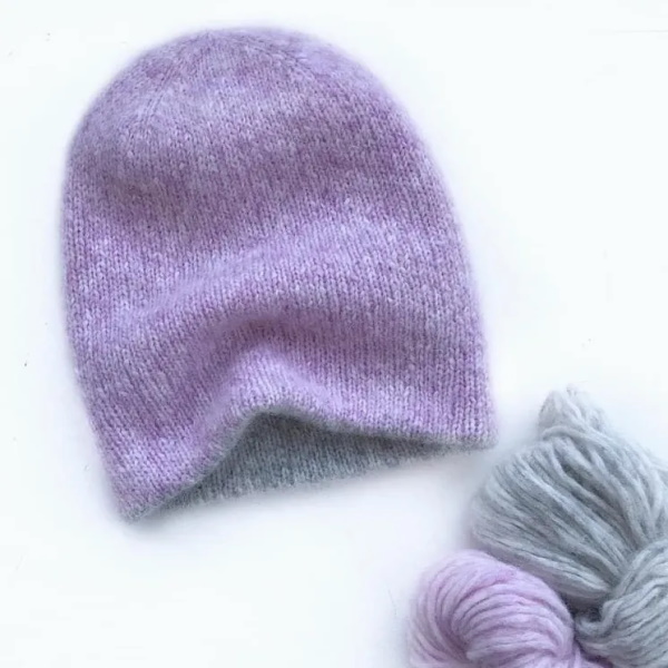 Mit Stricknadeln gestrickte Mohairmützen. Schemata, Beschreibung, Fotos