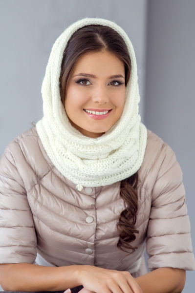 Mit Stricknadeln gestrickte Mohairmützen. Schemata, Beschreibung, Fotos