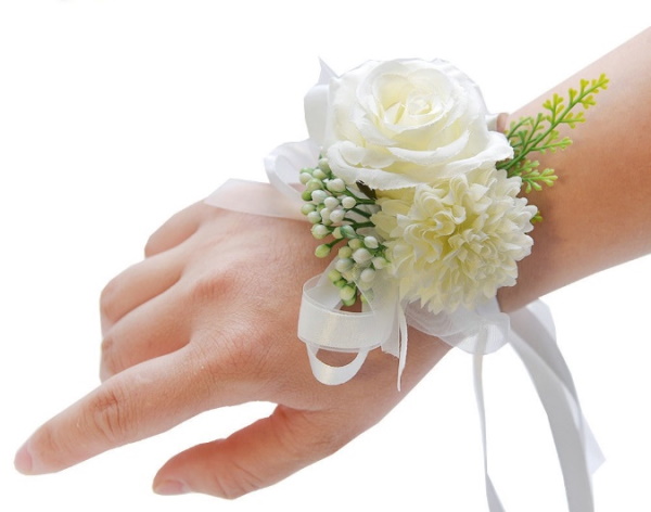 DIY Boutonniere für den Bräutigam, Hochzeitsgäste aus Blumen, Satinbändern, Foamiran