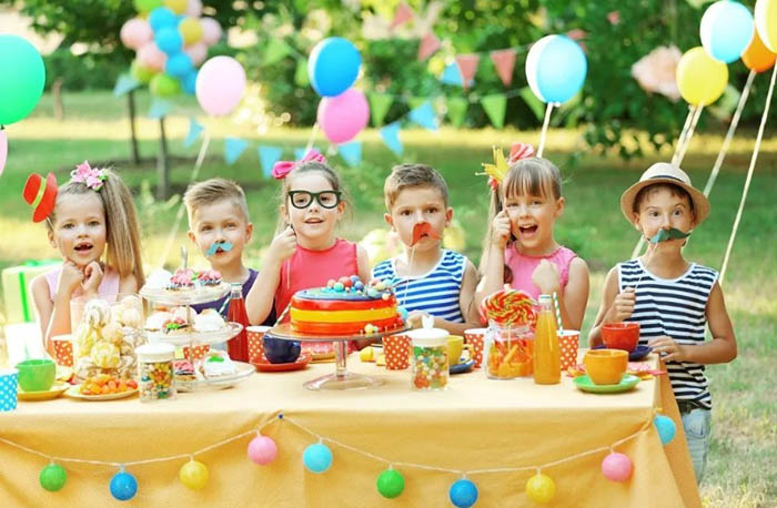 Geburtstag in der Natur. Ideen für Menü, Dekoration, Unterhaltung für den Feiertag