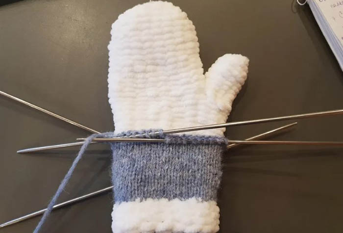 Doppelt gestrickte Fäustlinge. Schritt für Schritt stricken, Anleitung