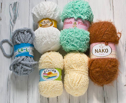 Coperta fai da te realizzata in filato di peluche. Istruzioni passo passo per modelli per principianti