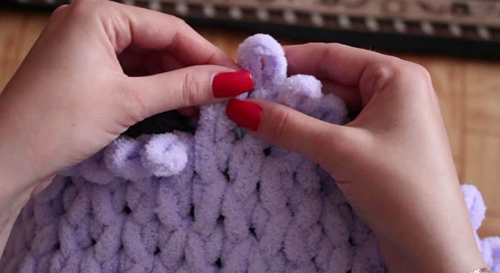 Coperta fai da te realizzata in filato di peluche. Istruzioni passo passo per modelli per principianti