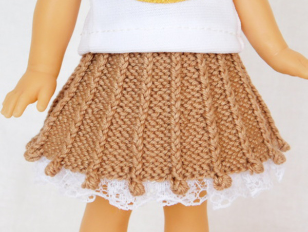 Strickkleidung für Puppen mit Stricknadeln mit eigenen Händen