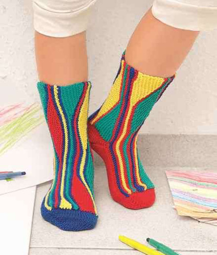 Stricken im Swing-Stil mit Stricknadeln. Swing-Strickmuster und Beschreibung