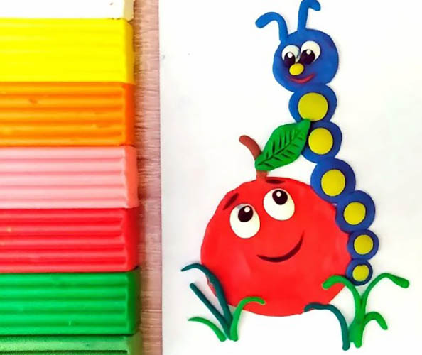 Plastilin-Applikation auf Karton für Kinder. Probe