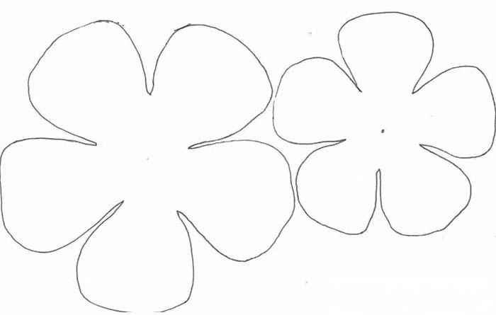 Fiori applicati per la mamma in carta colorata